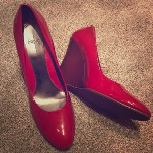 “Linea Paolo” Red Patent Leather Wedge: Size 12M